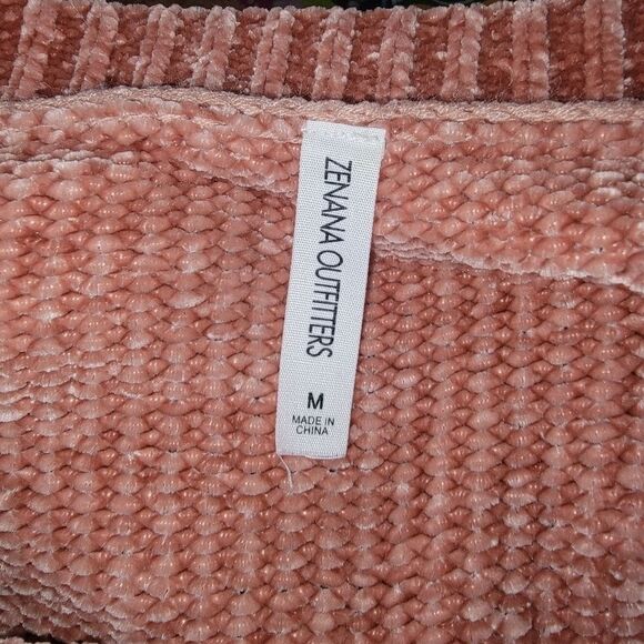 Zenana Outfitters Pink Chenille v-neck Chunky Sweater Size Medium - Picture 2 of 5